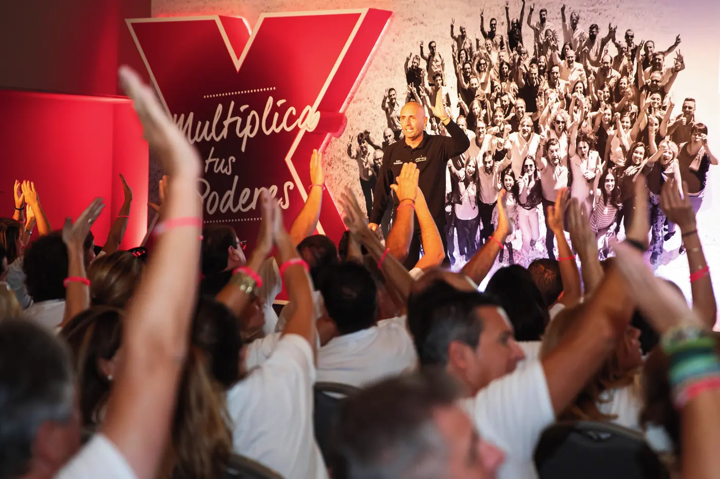 Rafa Rodríguez, Master Firewalking Instructor, en una conferencia